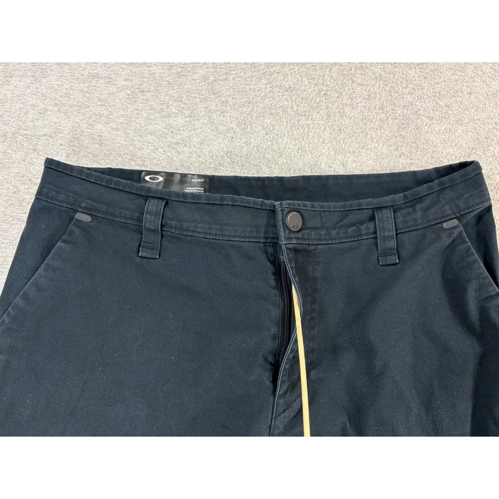 Oakley Cotton Blend Regular Fit Chino Shorts (Men's 32) Black - 10